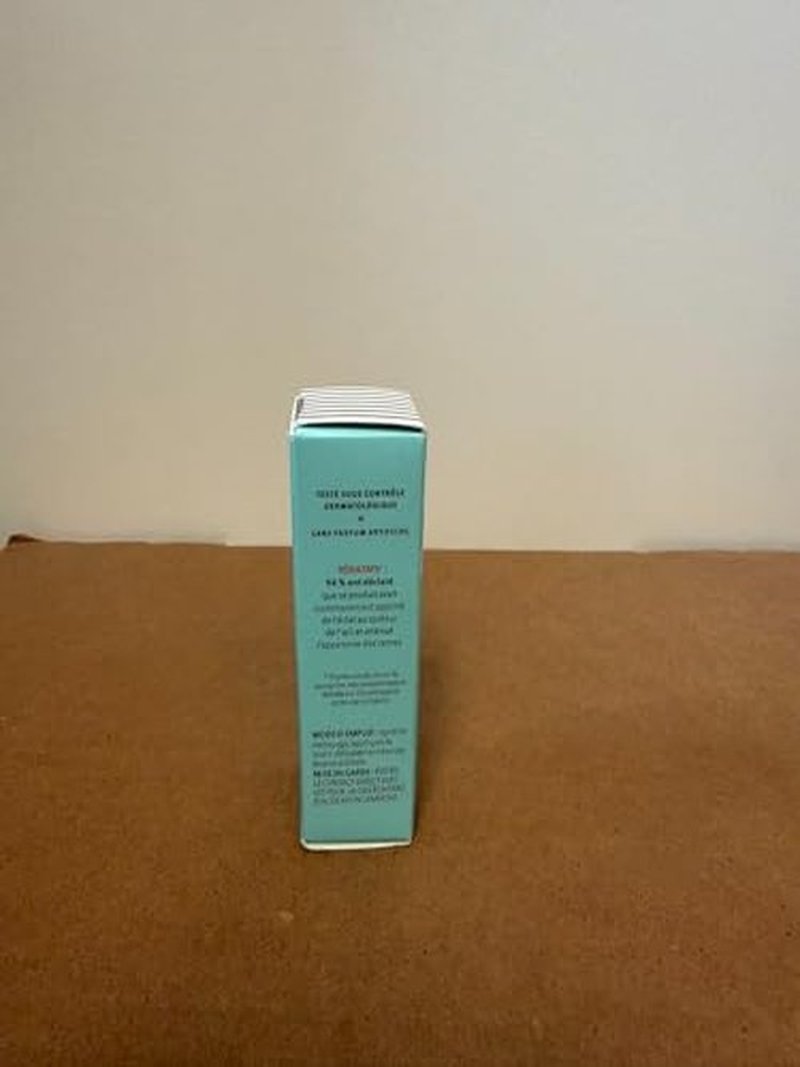 First Aid Beauty - Brighten + Glow Eye Cream with Niacinamide, Gives Skin an Instant Glow and Hydrates to Gradually Brighten & Help Reduce Appearance of Dark Circles, Safe for Sensitive Skin, 0.5 oz