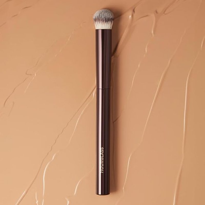 Hourglass Vanish Seamless Finish Concealer Brush - Flawless Application Tool for All Skin Types