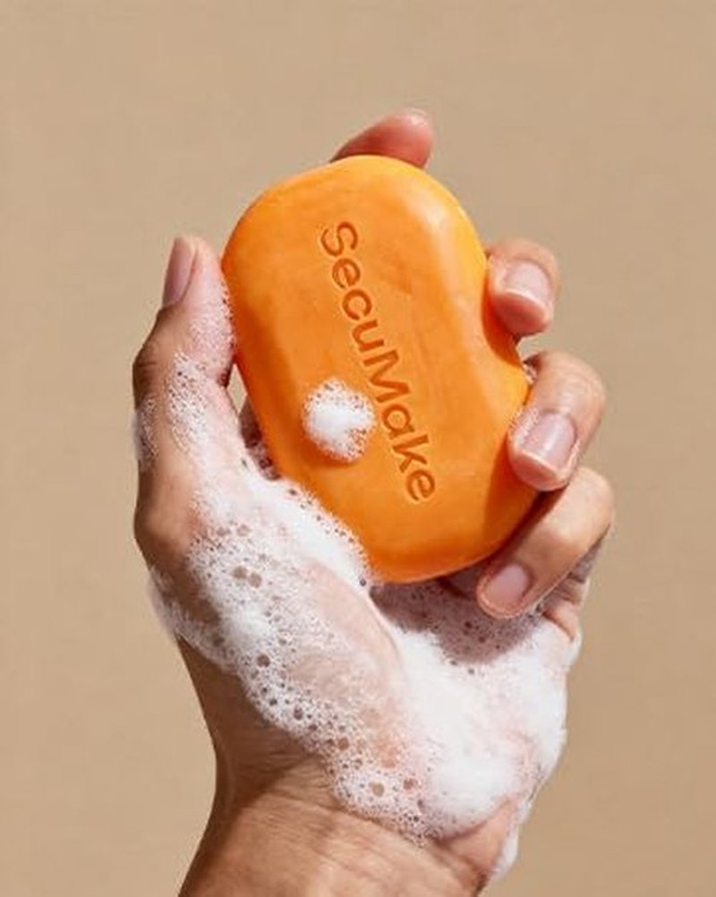 SecuMake Kojic Acid Soap, Brightening & Hydrating Turmeric Soap Bar for Dark Spots with Vitamin C and Shea Butter, Paraben & Sulfate-Free - 2 Bars with African Net Sponge