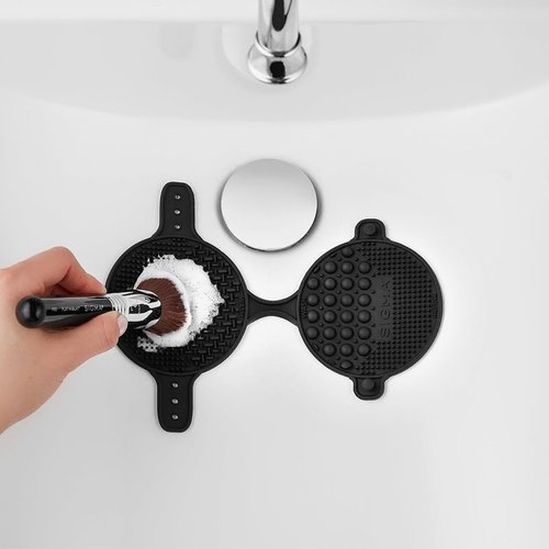 Sigma Beauty - Palmat® Makeup Brush Cleaner - Travel-Friendly & Palm-Sized - Sleek Black Design