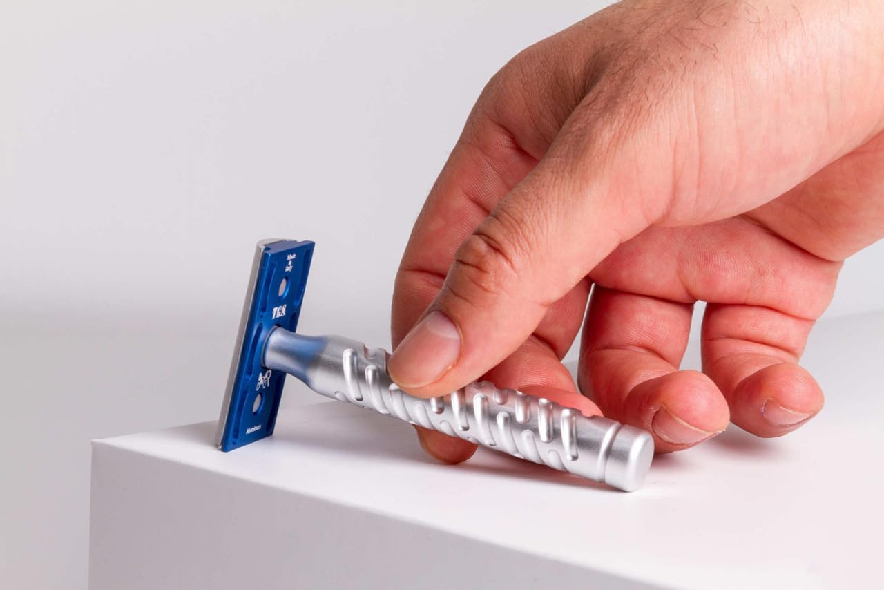 The Goodfellas' Smile, The Styletto Shadow V2 (Blue) Aluminum Double Edge Safety Razor, Uniquely Engineered Neutral Blade Gap Makes Shaving Easier, Closer and Smoother - Made in Italy
