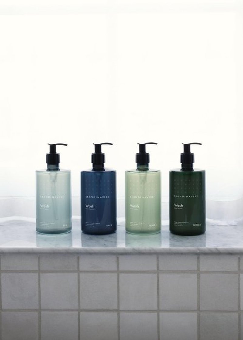 Skandinavisk Wash HAV ‘Sea’ Scent notes: Salt spray and sea kelp, hawthorn and beach rose, 16.91 fl. oz.