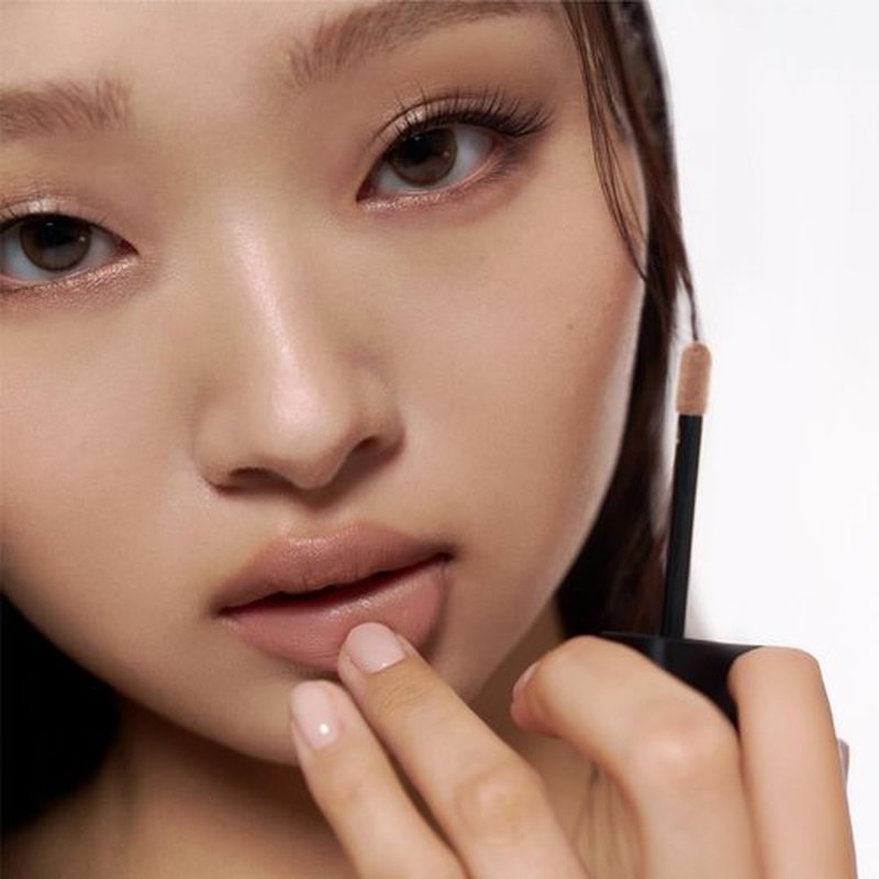 Javin De Seoul Wink Lip Shade Primer - Smudge-Proof, Long-Lasting Base in 01 Pale Beige