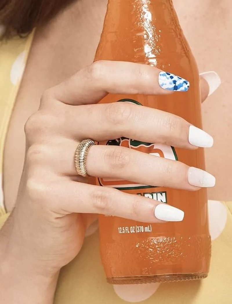 KISS Impress No Glue Mani 30 Pcs Press on Nails, White Nails with Glitter, Blue Tie-Dye Design, Medium Size, Coffin Shape Simple Peel & Press Easy Apply, Hassle-Free Removal, Essential Tools Included