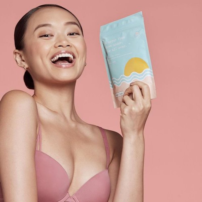 Frank Body A-Beauty Scrub | Natural, Vegan, Cruelty Free Exfoliating Body Scrub Brightens, Hydrates, and Nourishes with Macadamia Oil, Kakadu Plum, and Vitamins A, E, and D | 7.05 oz / 200 g