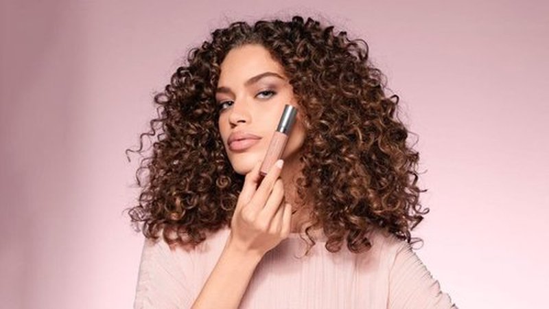 Pupa Milano Lip Gloss - Extreme Shine & Volume Effect | Moisturizing, Non-Sticky, Creamy Texture - 0.17 Oz