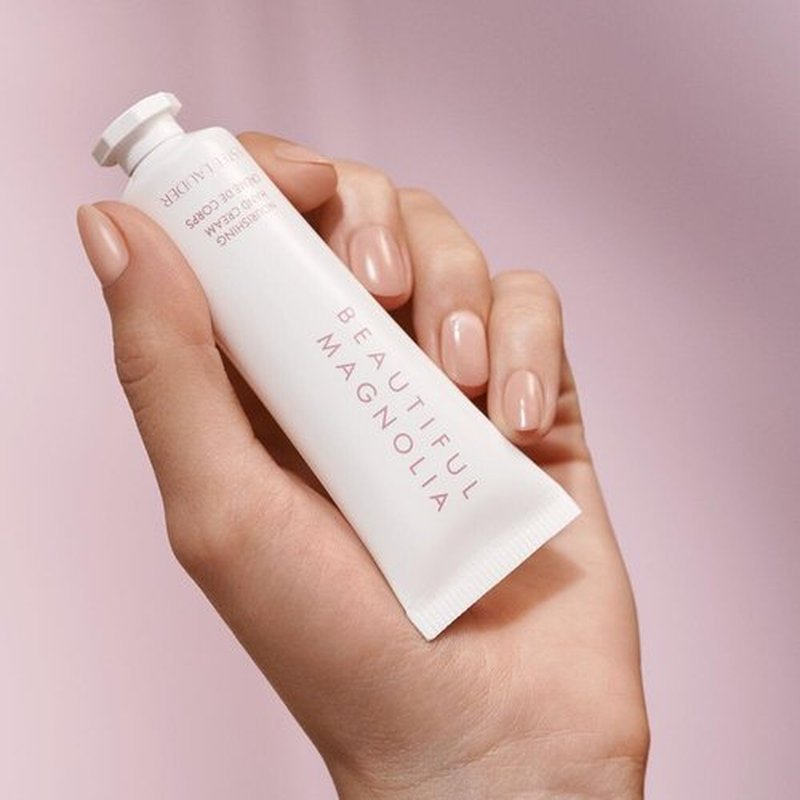 Estée Lauder Beautiful Magnolia Hand Cream - Moisturizing & Nourishing with Lush Floral Notes, 1 oz