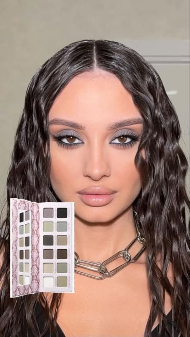 oygcee Matte Eyeshadow Palette, All Matte Cool-Toned Eye Shadows Pallet-Natural Soft Eye Makeup Compact Ultra-Pigmented Blendable Long Lasting Silkly Cream Texture Neutral Eyeshadow for Older Women