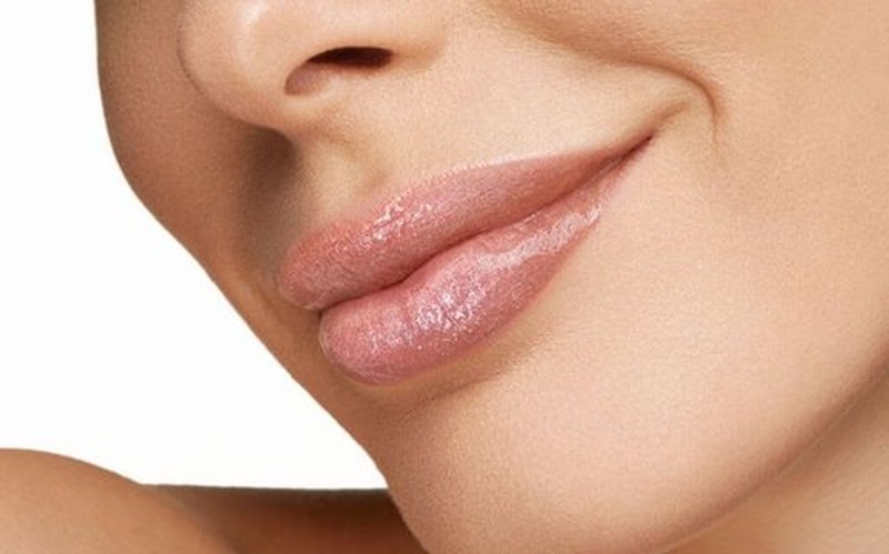 Pupa Milano Lip Gloss - Extreme Shine & Volume Effect | Moisturizing, Non-Sticky, Creamy Texture - 0.17 Oz