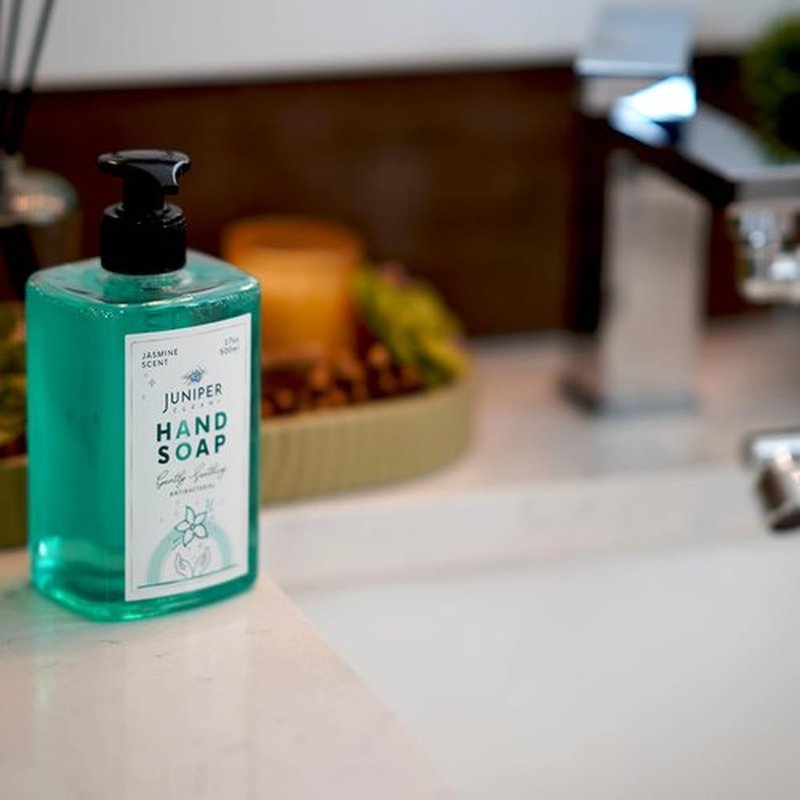 Juniper CLEAN, Antibacterial Hand Soap with Pump, Jasmine Scent, Liquid Hand Soap 17 Fl Oz (Pack of 1)