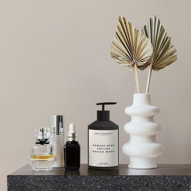 ENVIRONMENT Inspired by 5-Star Resort FMT Lotion, 300ml Luxury Scented Lotion (Damask Rose | Vetiver | Guaiac Wood) Bathroom Luxury, Men & Women High-End Body Lotion, Hand Cream, Dry Skin Treatment