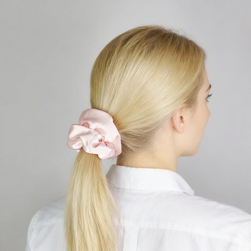 JGQUR 8pcs Hair Clips and Scrunchies Set for Women – 4 Non-Slip Matte Medium Claw Clips, 4 Large Satin Scrunchies, Hair Accessories for Thick Thin Hair, Party, Daily Use (Pink Colors Set)
