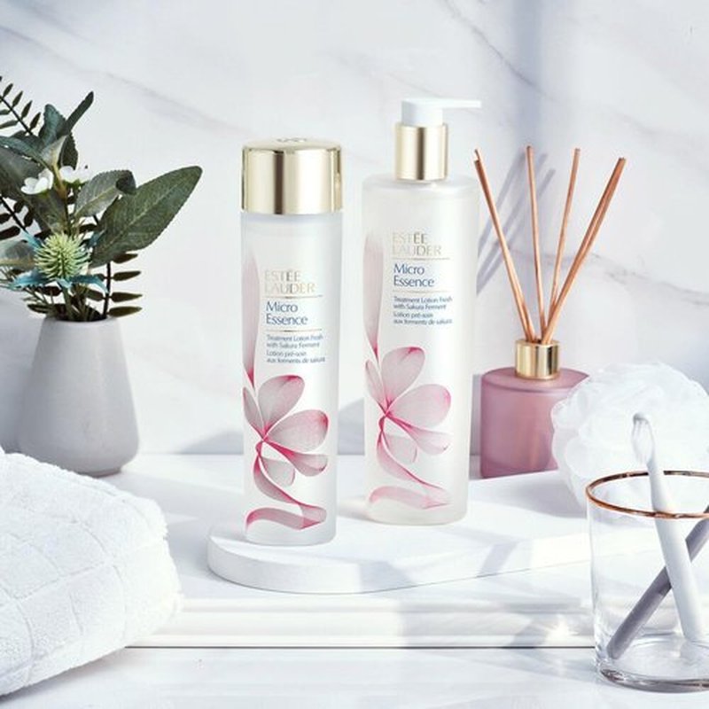 Estée Lauder Micro Essence Treatment Lotion - Hydrating & Soothing Toner with Sakura Ferment