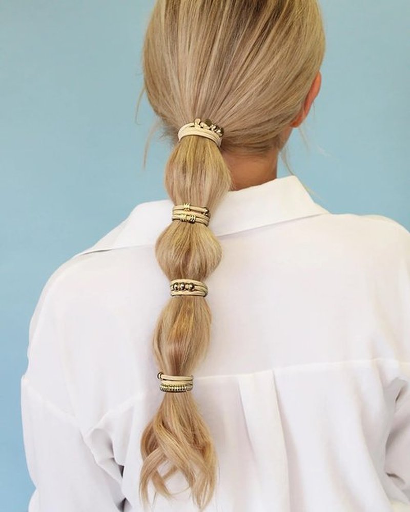 Blonde Boho Hair Ties Bracelet, Cute Ponytail Holders with Gold Bead Jewelry for Women, Trendy Elastic Hair Accessories for Thick, Thin, Curly Hair (Beige)