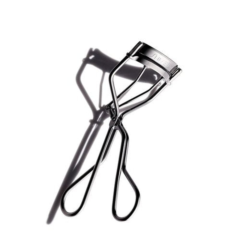 Shiseido Eyelash Curler - Gentle Crimping & Curling for Stunning Lashes - Includes Replacement Pad