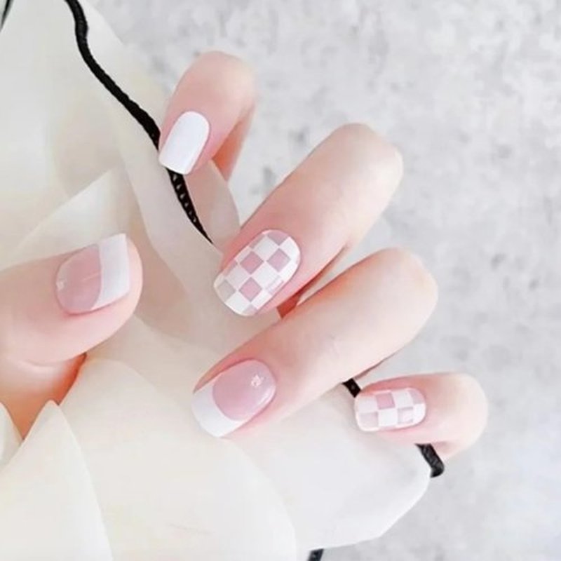 CHOOSE-IT Semi Cured Gel Nail Strips (Checkboard French) Full Nail Wraps for Party 20 Pcs Long Lasting Salon-Quality DIY Manicure at Home UV Lamp Required