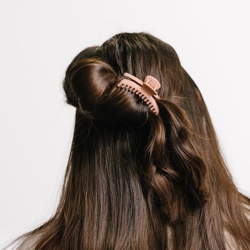 KAXI Hold Everything Mini Hair Claw, Perfect for Thick & Thin Hair, Straight, Wavy or Curly, Strong Clip With 32 teeth & Many Colors to Choose (Light Pink)