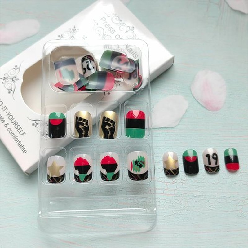 BMKKOT Juneteenth Press on Nails Short Fake Nails Black Liberation History Day Design Glue on Nails 19th of June French Tip False Nails Square Acrylic Nails for Women Juneteenth Nails Decoration 24Pcs
