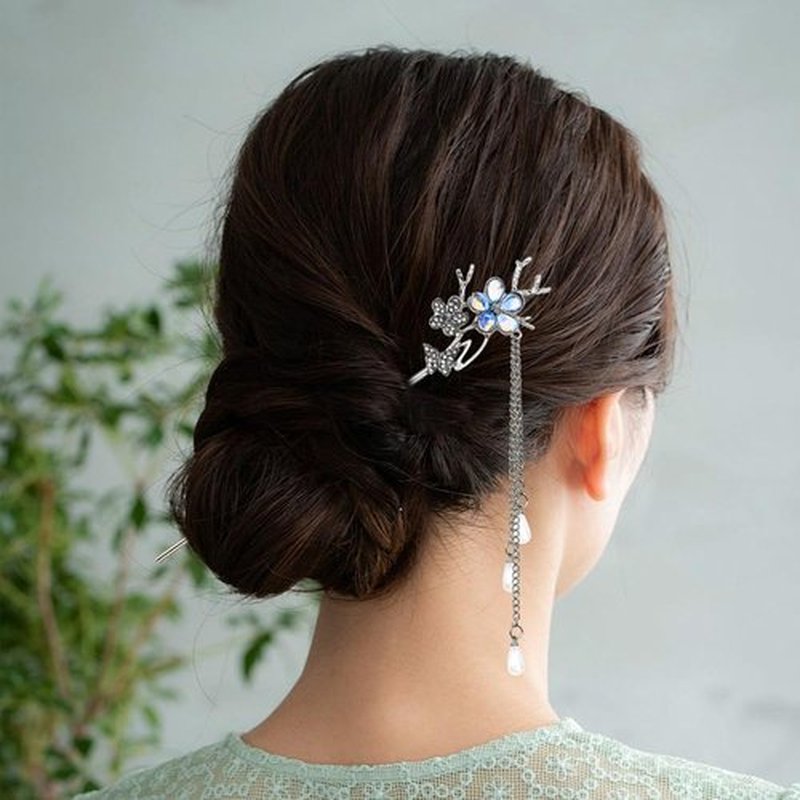 6PCS Star Moon Hair Sticks for Buns Long Hair Chinese Hanfu Asian Vintage Hair Chopsticks Metal Silver Hair Bun Updo Holders Long Hairpins for Women Girls
