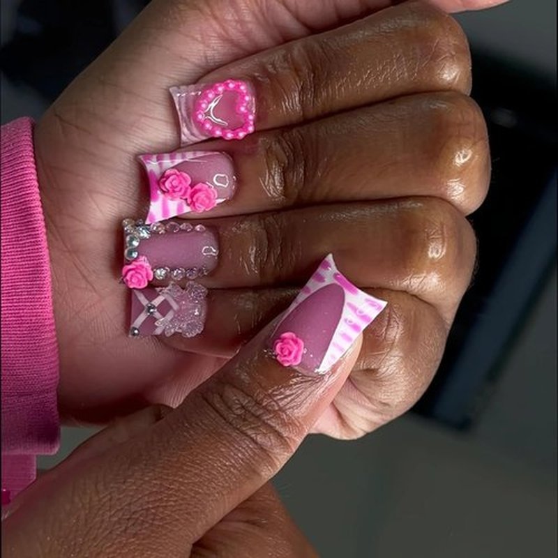 24 Pcs Press On Nails Short Square,YEFIUO Duck Mouth Fake Nails Press ons Cool Nail Art Tips Acrylic Nail Kit Glue on Nails Full Cover False Nails with Rhinestone Flower Nail Charms Design for Women