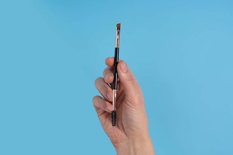Existing Beauty Dual-Ended Eyebrow & Lash Tint Brush - Angled Tip & Spoolie Comb for Perfect Application