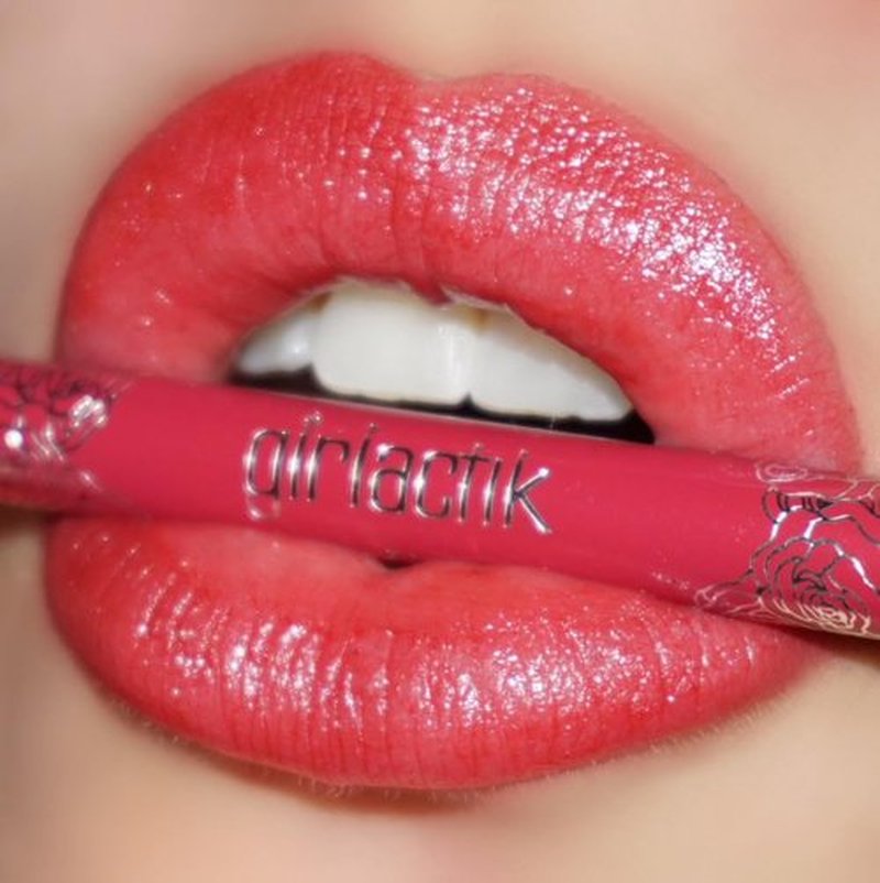 Girlactik Glossy Lip Liner - Moisturizing Lip Pencil for Glossy Shine | Smooth, Creamy, Vegan Formula (Delilah)