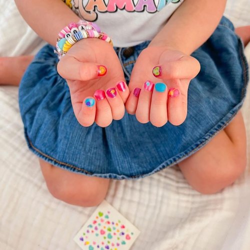 Piggy Paint | 100% Non-Toxic Girls Nail Polish | Safe, Cruelty-free, Vegan, & Low Odor for Kids | PURRfect Paws Pet (4 Polish + Nail Art Gift Set)