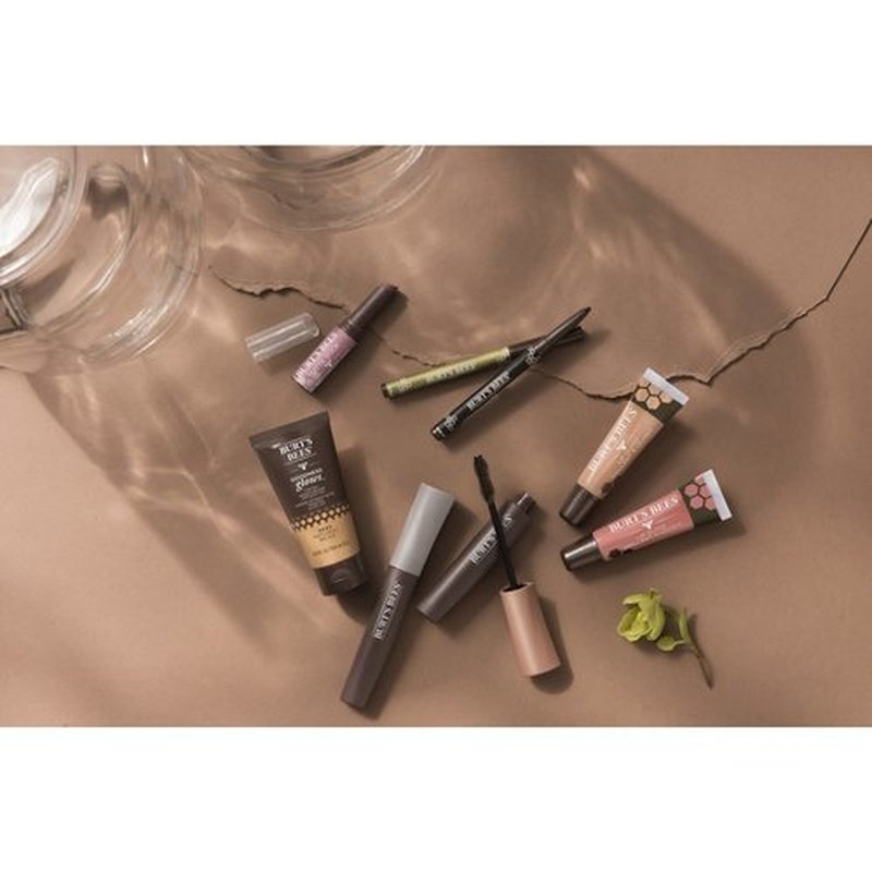 Burt's Bees All Aflutter Multi-Benefit Mascara - 100% Natural, Classic Black, 0.32 Ounce