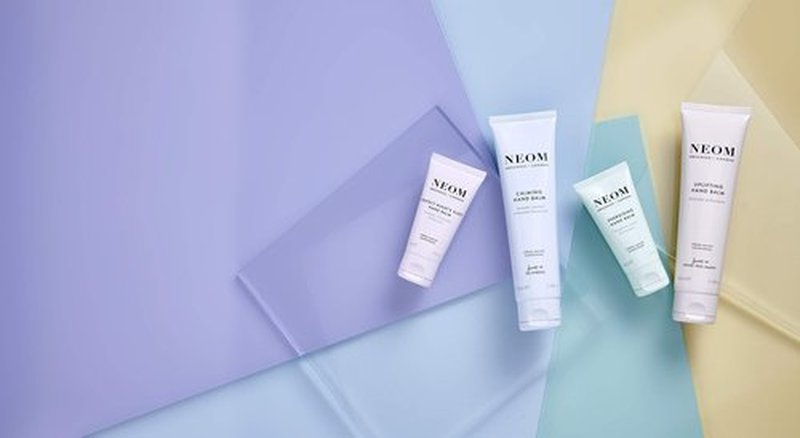 Neom Uplifting Hand Balm, 30ml I Wild Mint & Mandarin I 4 other essential oils I 100% Natural Fragrances I Cocoa and Shea Butter I Nourishing and Softening I Lift your mood