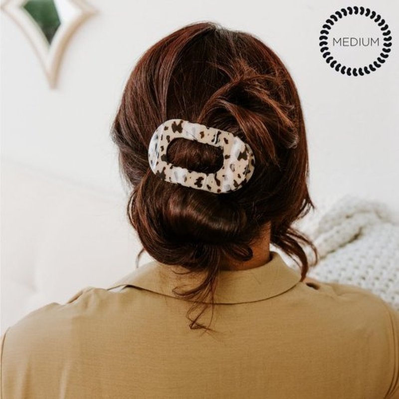 TELETIES - Medium Flat Round Clip - Strong Grip, Bendable Teeth, Comfortable Curved Design - Ideal for Medium-Thick Hair - For All Hair Textures - Blonde Tortoise