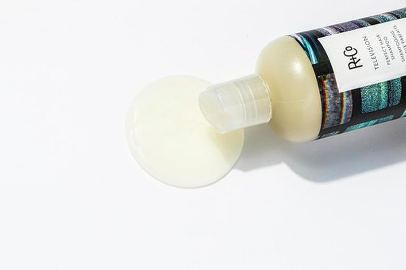 R+Co TELEVISION Perfect Hair Shampoo - Hydrating & Smoothing Cleanser for All Hair Types, Adds Shine & Softness