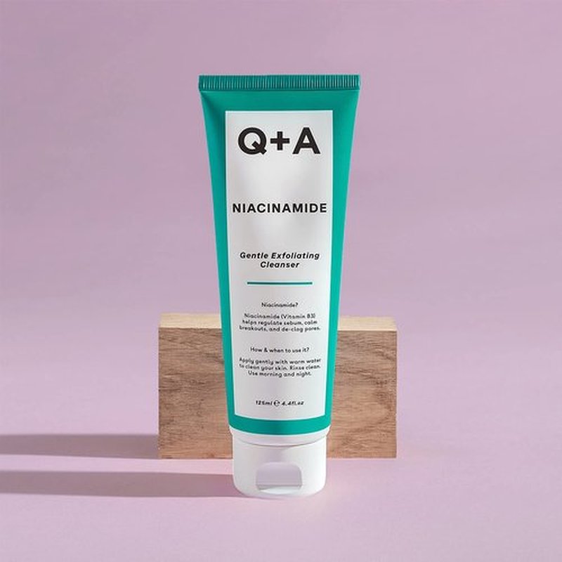 Q+A Niacinamide Gentle Exfoliating Cleanser - 125ml | Brighten & Smooth Skin