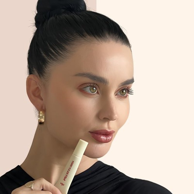 edandi ed&i OMG Cute Lips – Lip Gloss for Women with Shea Butter for Hydration, Light Shimmer, Lip Tinted High Shine Finish, Long Lasting Lip Gloss in Red Vanilla Frosting, Lightweight & Non-sticky