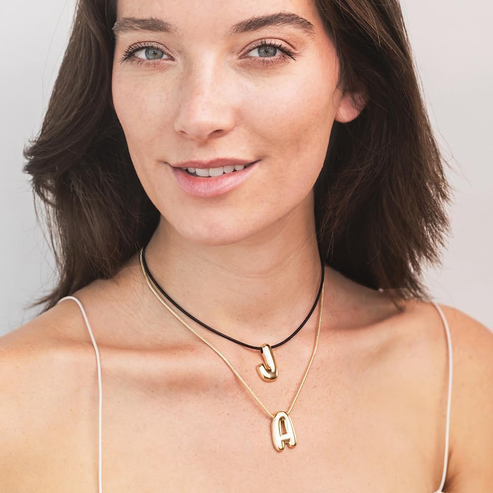 Leo & Luca Balloon Initial Necklace - Bubble Letter Gold Necklace - Personalized Gift - Gold Plated Trendy Alphabet Pendant - Letter 'P'