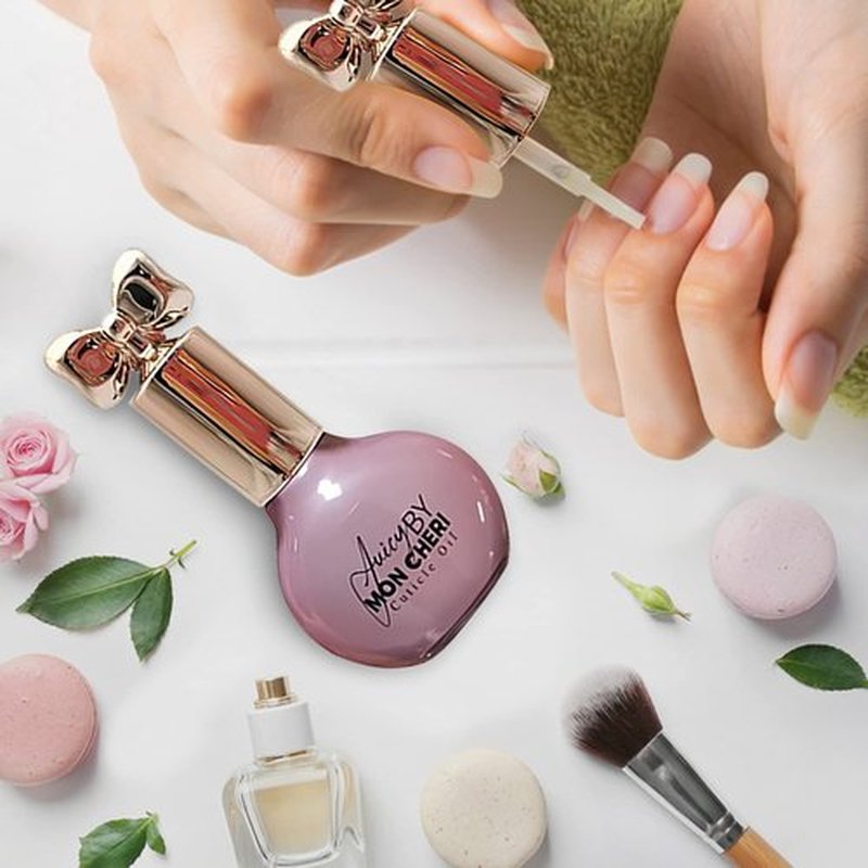 Juicy By Mon Cheri Strengthen and revitalize cuticles Cuticle Oil. Moisturizes, repairs, promotes growth with refreshing Lemon Eucalyptus scent. 10ml