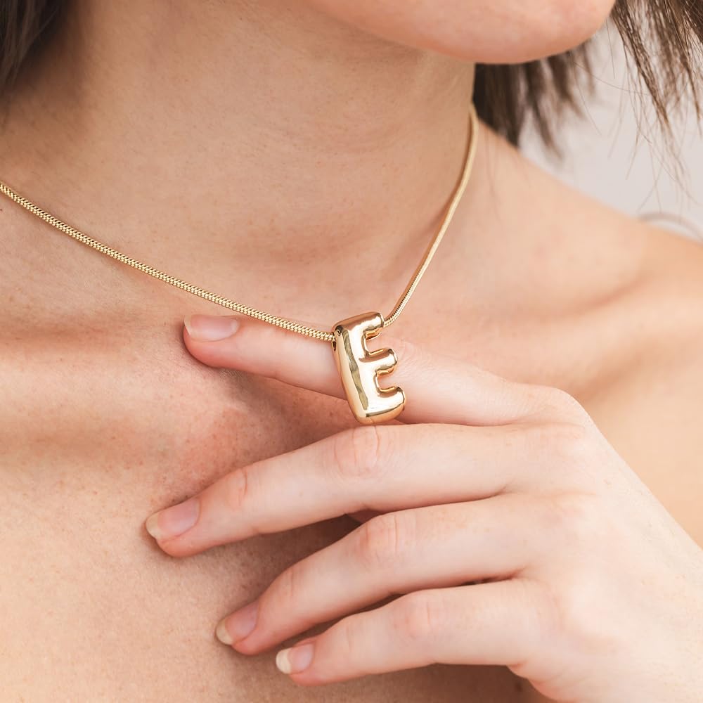 Leo & Luca Balloon Initial Necklace - Bubble Letter Gold Necklace - Personalized Gift - Gold Plated Trendy Alphabet Pendant - Letter 'P'