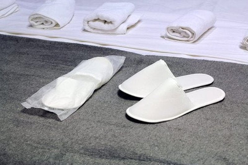 CHOCHILI 10 Pairs Fabric Packed Economy Disposable Hotel Slippers for Airbnb Spa Salon Party Wedding Guests - Fits up to Adult US Men Size 10 & Women Size 11, White