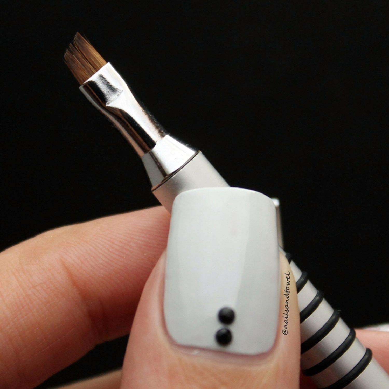 Whats Up Nails - Pure Color #4 Angular Brush for Clean Up Cuticles Skin Around Nail