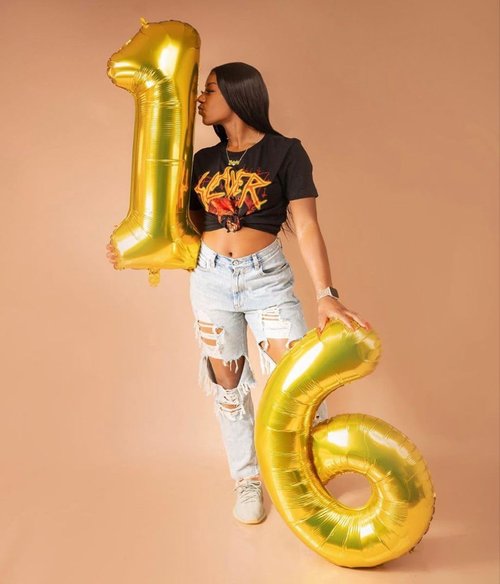 Gold Number 6 Balloon - 40 Inch Birthday Party Supplies in Gold and Black