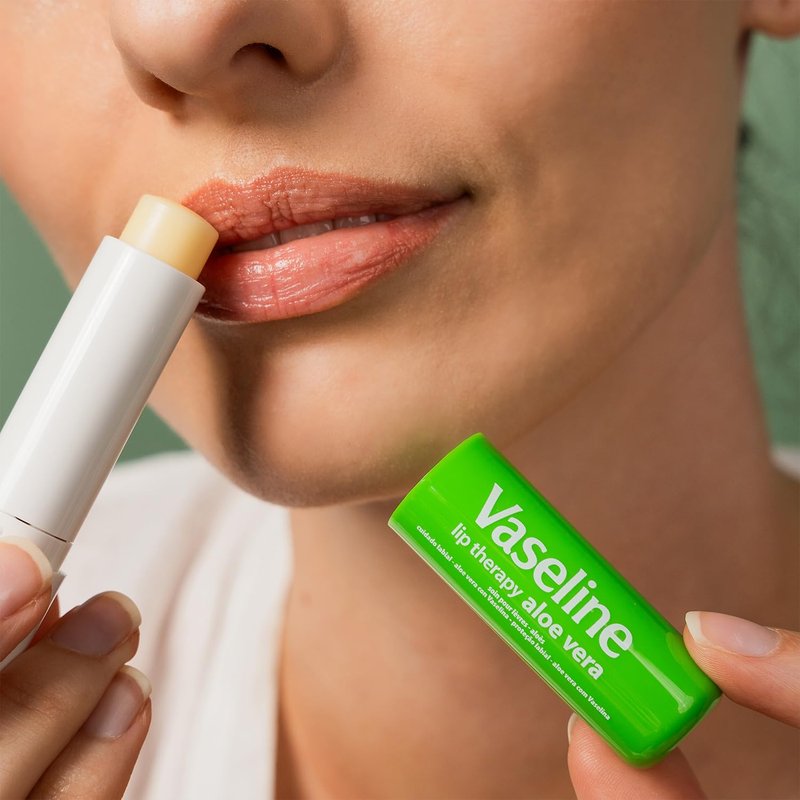 Vaseline Lip Therapy Aloe Fresh 8-Pack – Moisturizing Lip Balm for Very Dry Lips, 0.16 Oz Ea