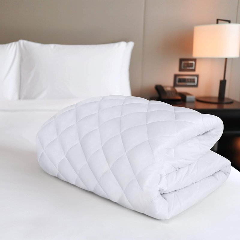 Utopia Bedding Quilted Mattress Pad - Queen Size Deep Pocket Protector | Machine Washable (White)
