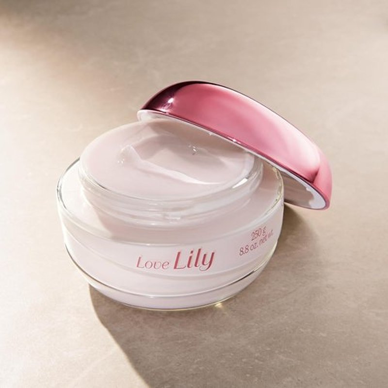 O Boticário Love Lily Body Cream - 24-Hour Hydrating Satin Formula for Dry Skin | 8.8 Ounce