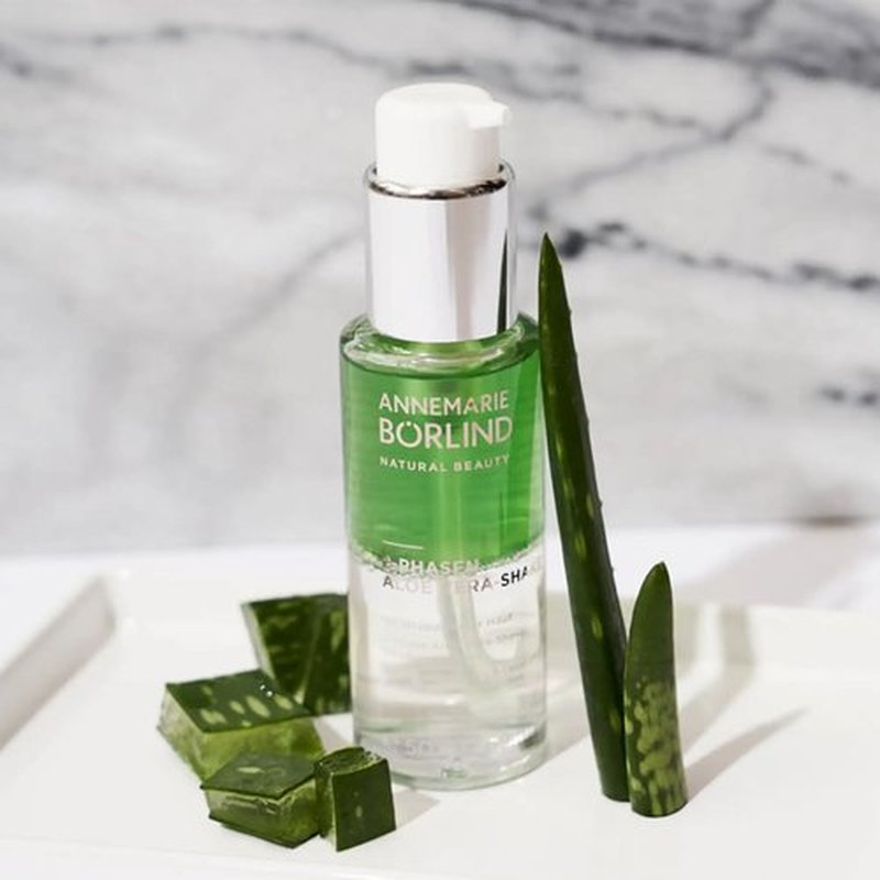ANNEMARIE BÖRLIND - 2 Phase Aloe Vera Shake - Hyaluronic Acid + Aloe Vera + Black Currant Seed Oil For Soothed Skin - Soothing, Relaxing, Nourishing - 50ml