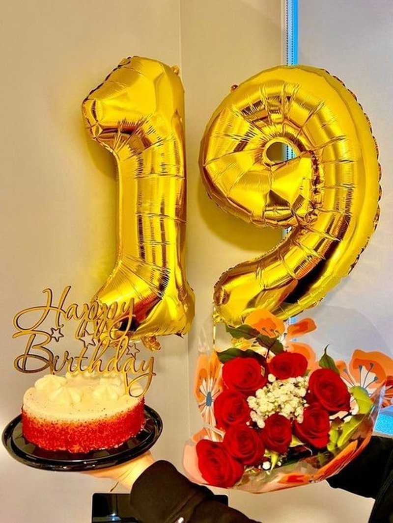 Skiennix 40-Inch Gold Number Balloon - 18th Birthday Party Decoration for Men & Women