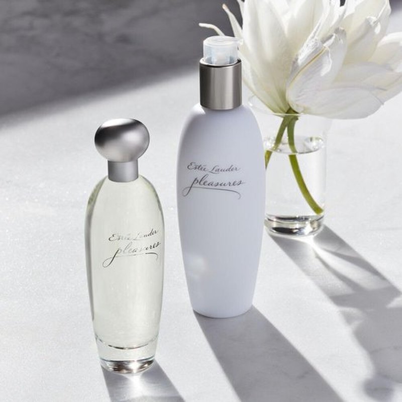 Estée Lauder Pleasures Body Lotion - Floral Scent with Lilies, Peonies & Jasmine | 8.4 Fl Oz