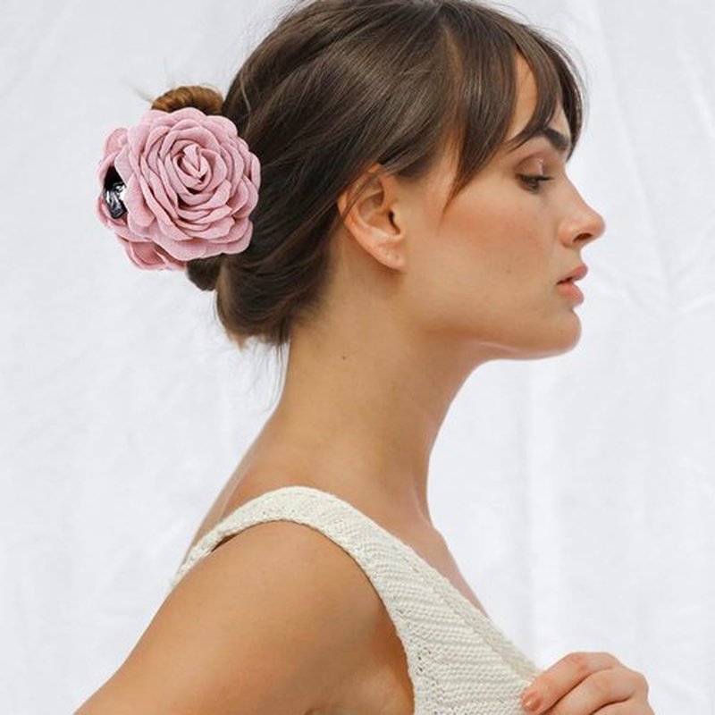 4 PCS Rose Flower Claws Clips Large Hawaiian Rose Hair Clips Floral Hair Clip Roses Hair Claw Hairpin Fabric Silk Hawaiian Flower Hair Pin Non Slip Blooming Flowers Claws Clip for Women Girls