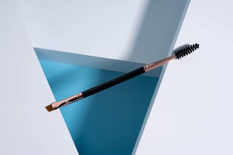Existing Beauty Dual-Ended Eyebrow & Lash Tint Brush - Angled Tip & Spoolie Comb for Perfect Application