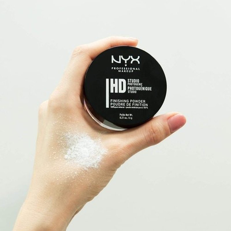 NYX Professional Makeup HD Studio Finishing Powder - Translucent Matte Finish, Lightweight Formula