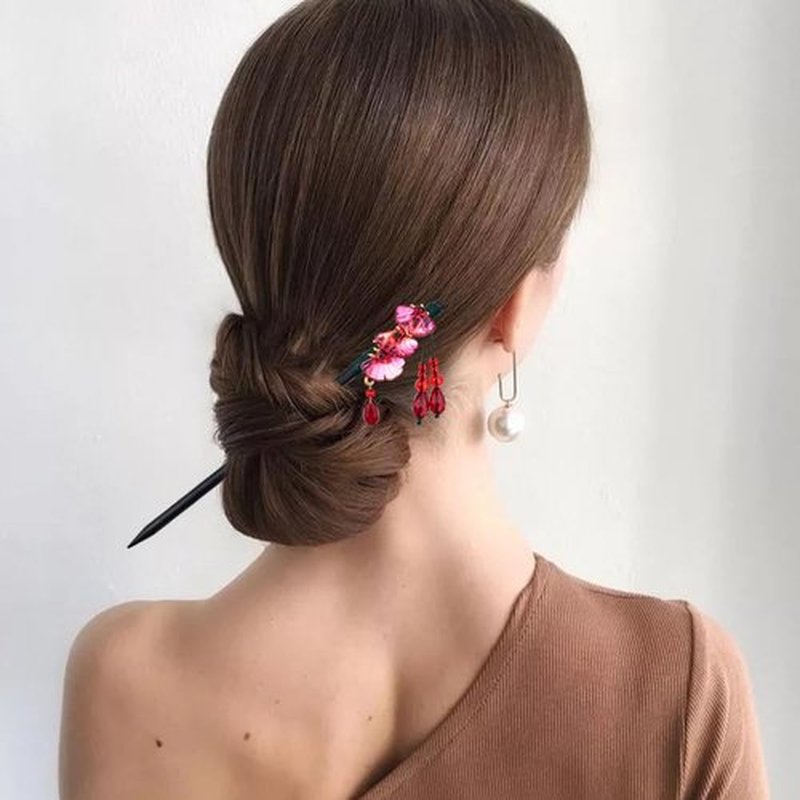 4 PACK Chinese Hair Chopsticks for Women, Wooden Hair Accessories, Japanese Hair Stick, Retro Tassel Retro Handmade Hairpins Flower Tassel Hair Chopsticks for Long Hair