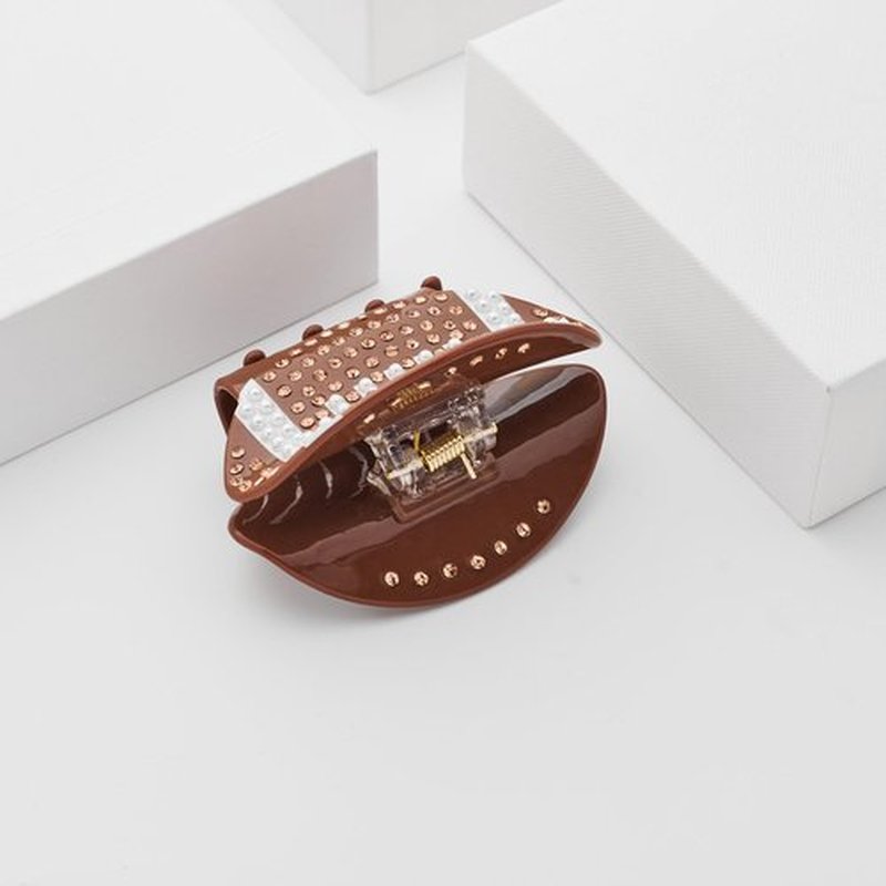HolidayQbee Brown Acrylic Hair Clips For Women With Football Hair Clip Sport Brown Hair Clip With Claw Fashion Strong Hair Fix Claw Clips